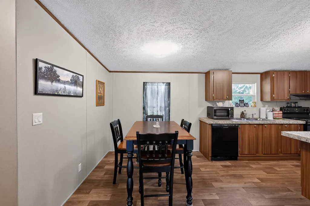 904 Pawnee Trail Granbury TX 76048