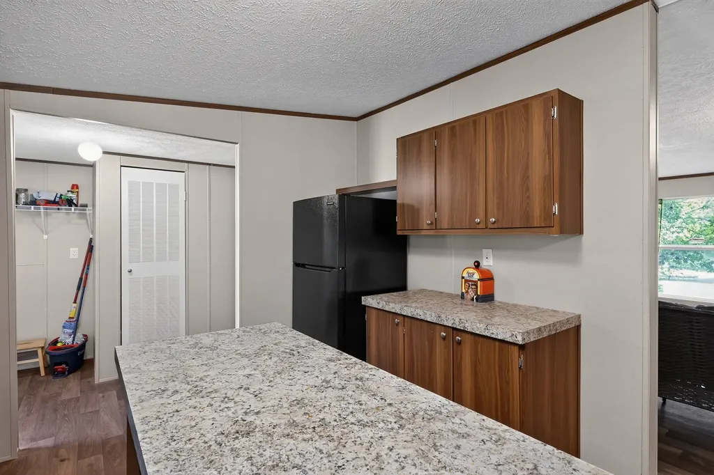 904 Pawnee Trail Granbury TX 76048