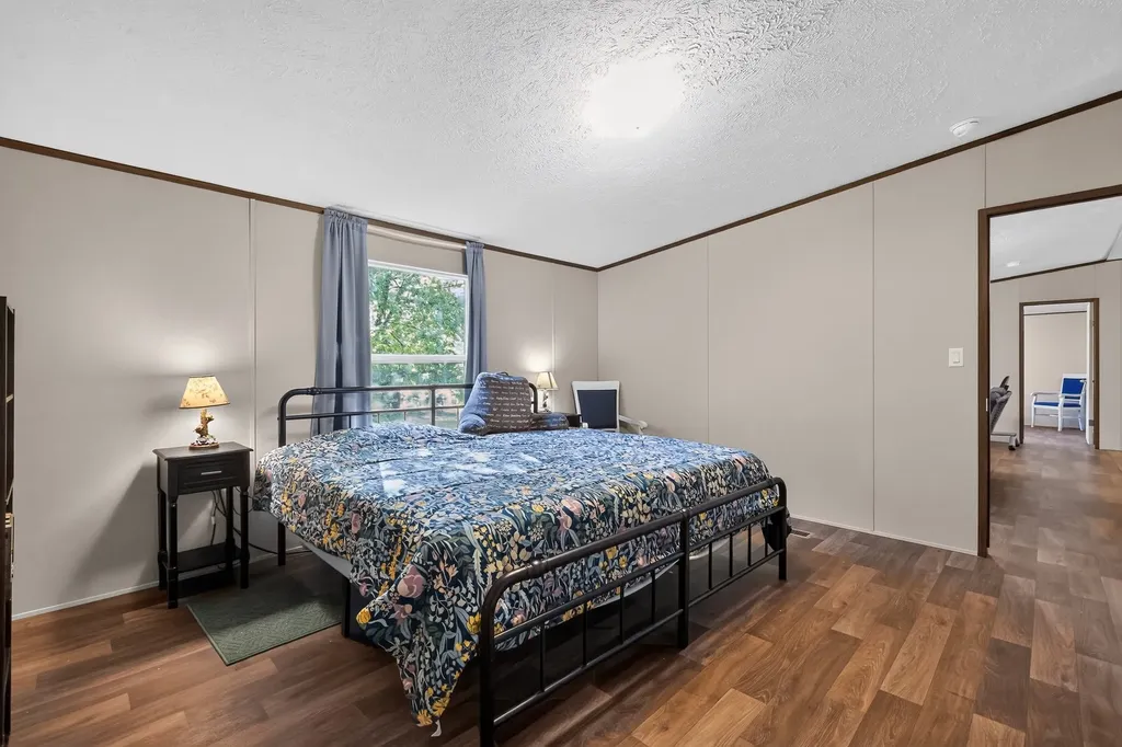 904 Pawnee Trail Granbury TX 76048