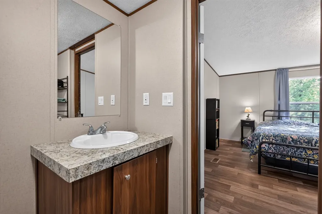 904 Pawnee Trail Granbury TX 76048