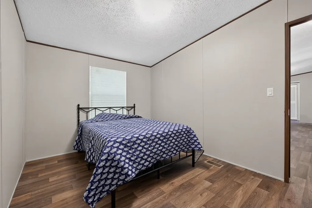 904 Pawnee Trail Granbury TX 76048