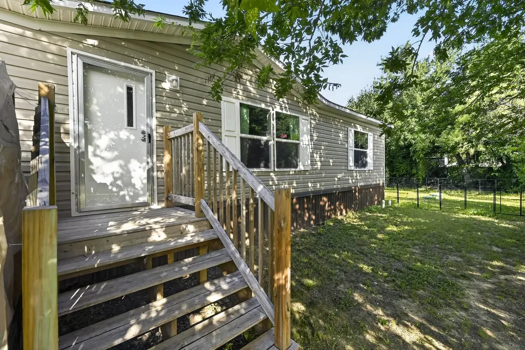 904 Pawnee Trail Granbury TX 76048