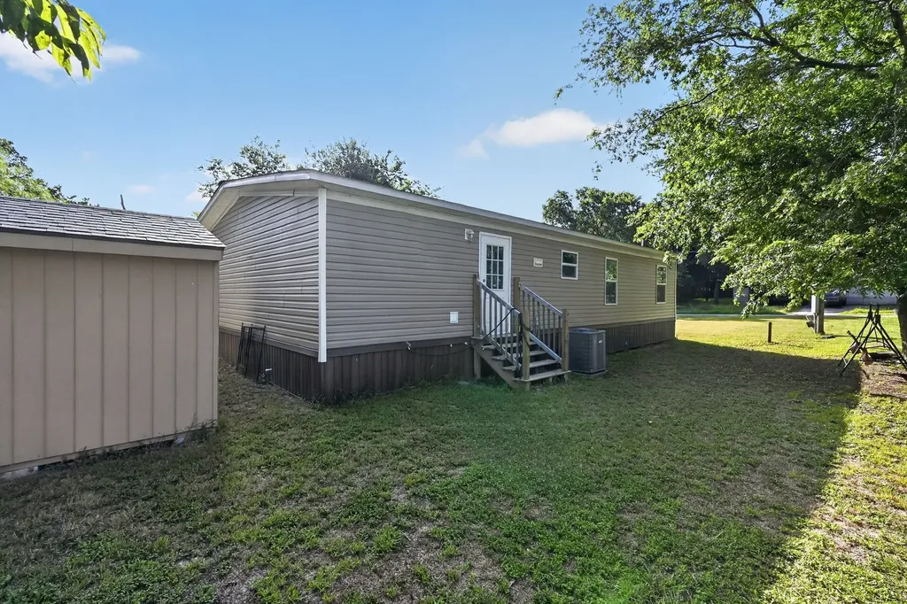 904 Pawnee Trail Granbury TX 76048