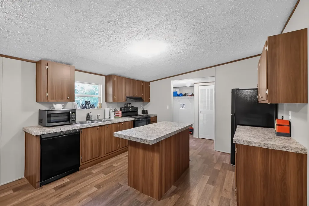 904 Pawnee Trail Granbury TX 76048