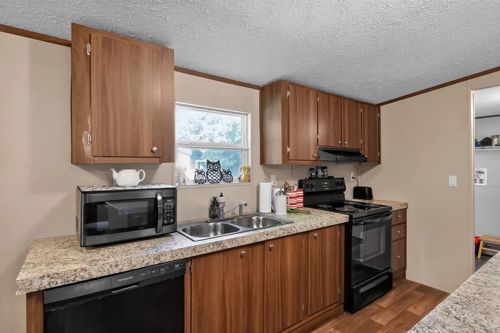 904 Pawnee Trail Granbury TX 76048