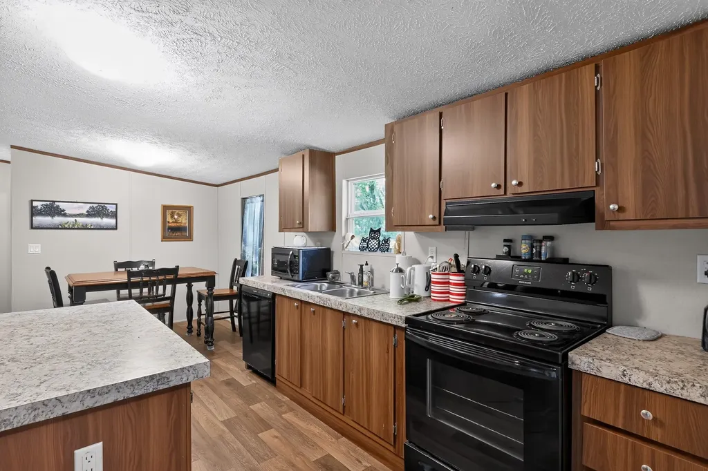 904 Pawnee Trail Granbury TX 76048