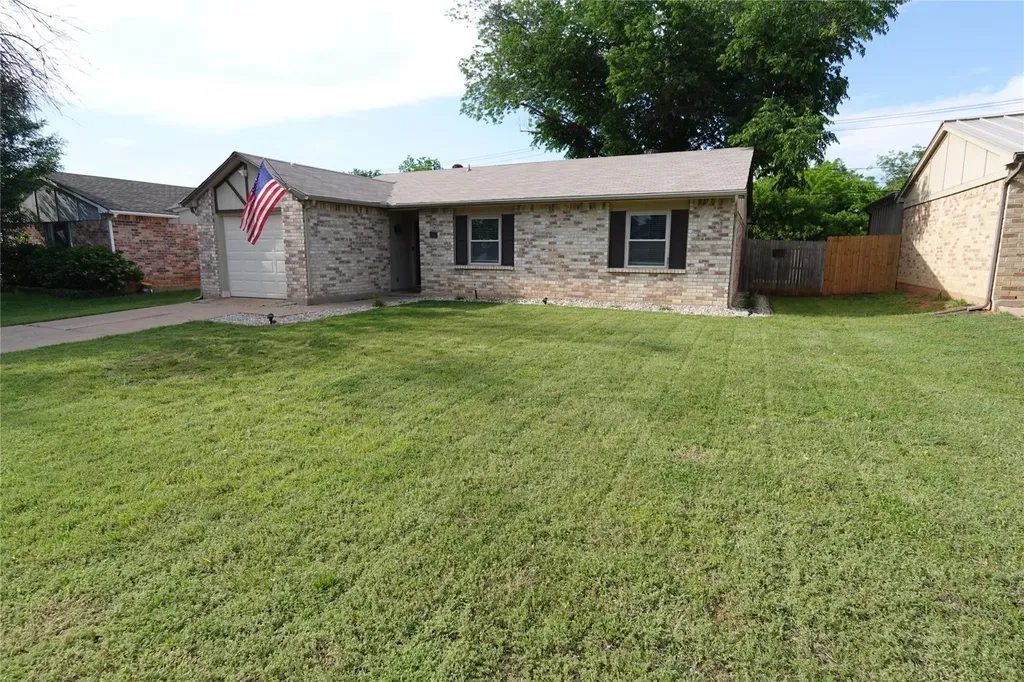 7021 Greenview Circle N Fort Worth TX 76120