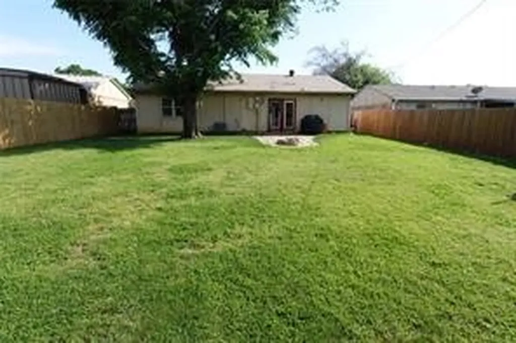7021 Greenview Circle N Fort Worth TX 76120