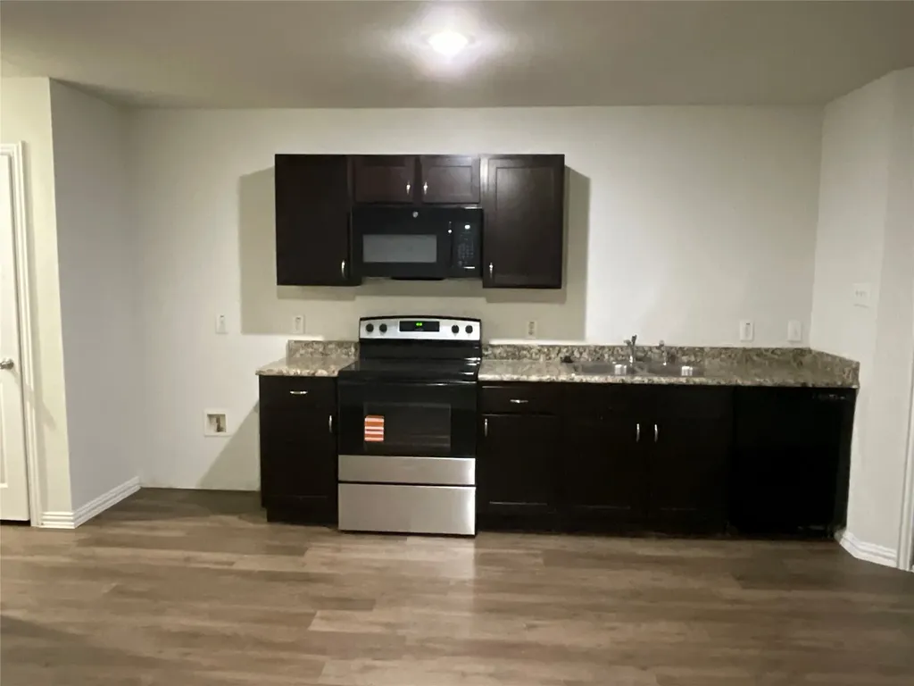 2013-2015 J B Jackson Jr Boulevard Dallas TX 75210