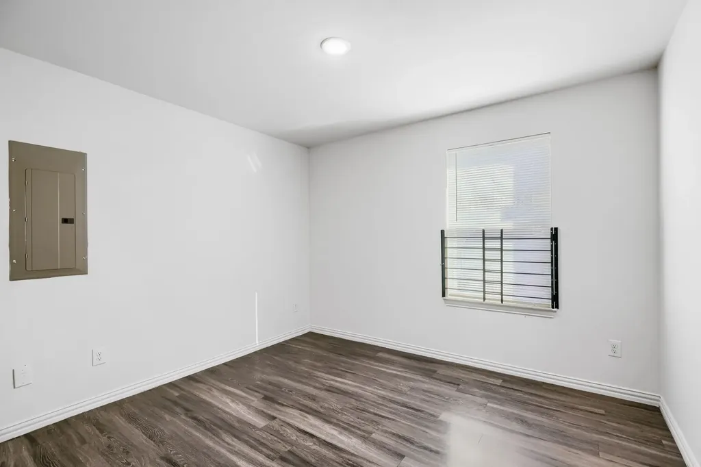 2013-2015 J B Jackson Jr Boulevard Dallas TX 75210