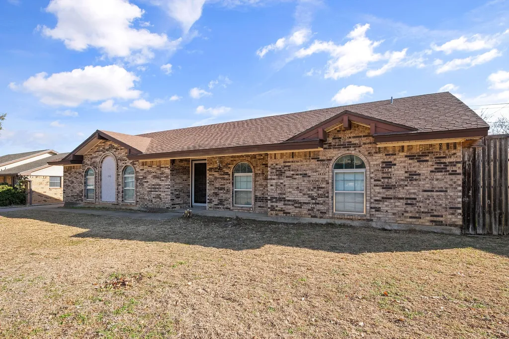2001 San Jacinto Drive Arlington TX 76012