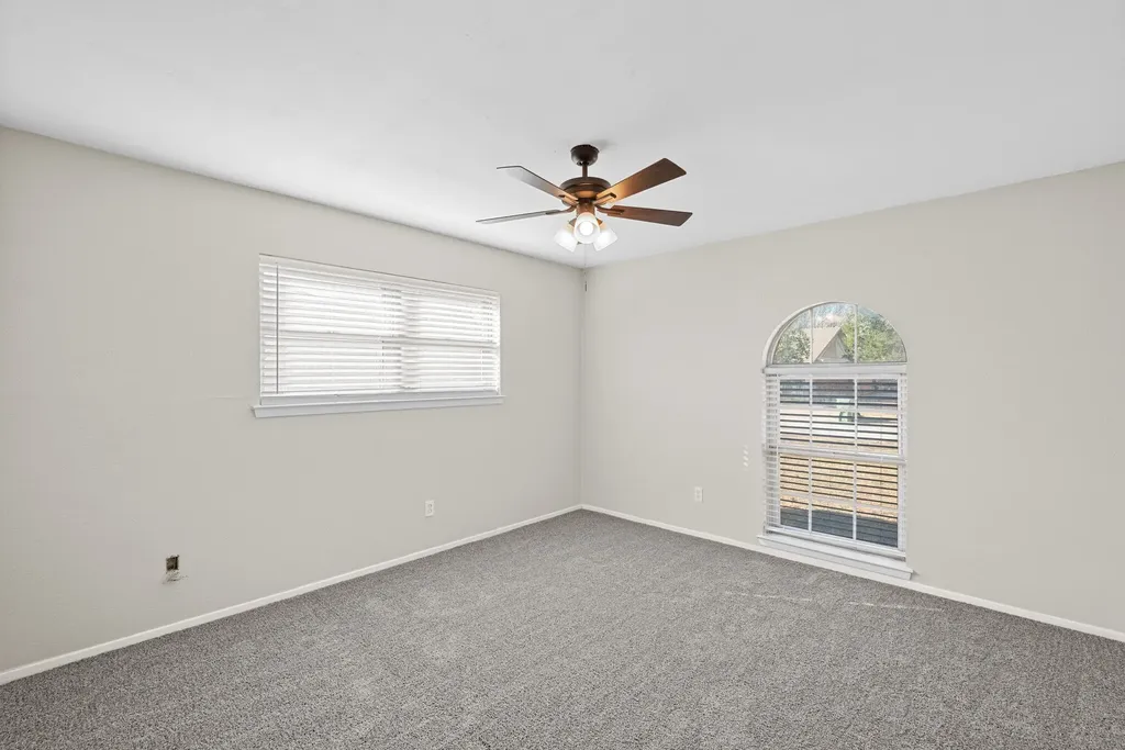 2001 San Jacinto Drive Arlington TX 76012
