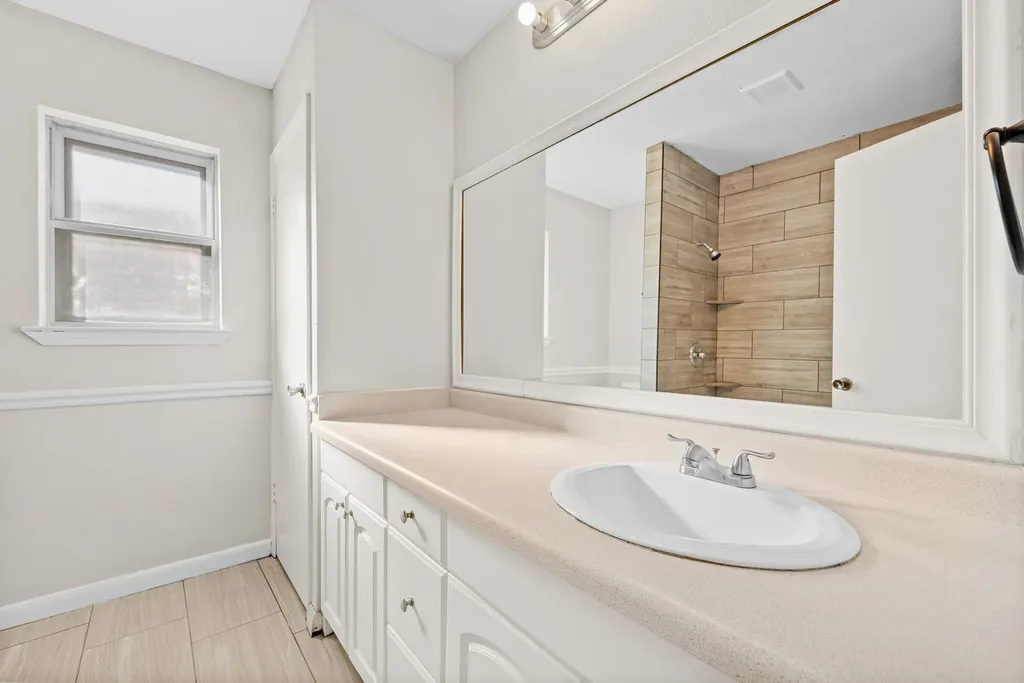 2001 San Jacinto Drive Arlington TX 76012