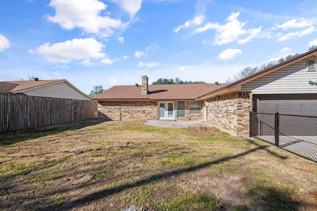 2001 San Jacinto Drive Arlington TX 76012