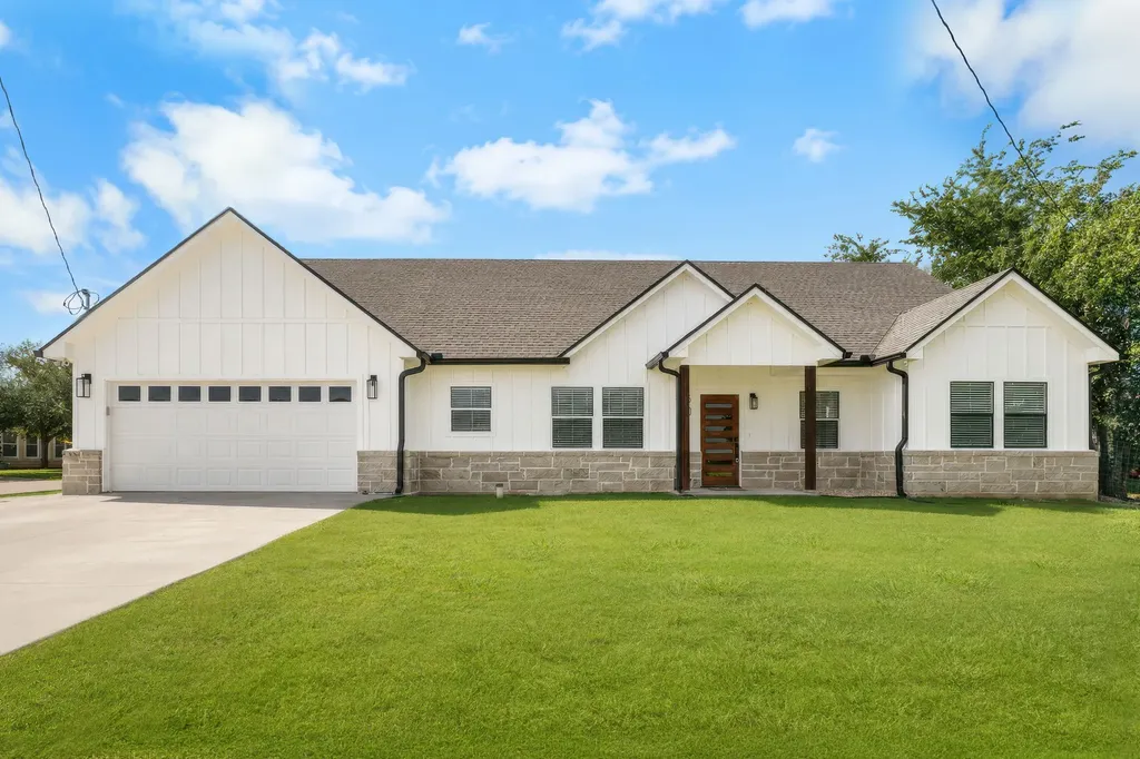304 E Adams Street Riesel TX 76682