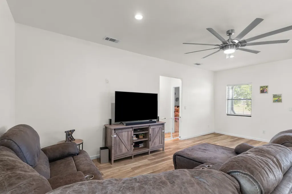 304 E Adams Street Riesel TX 76682