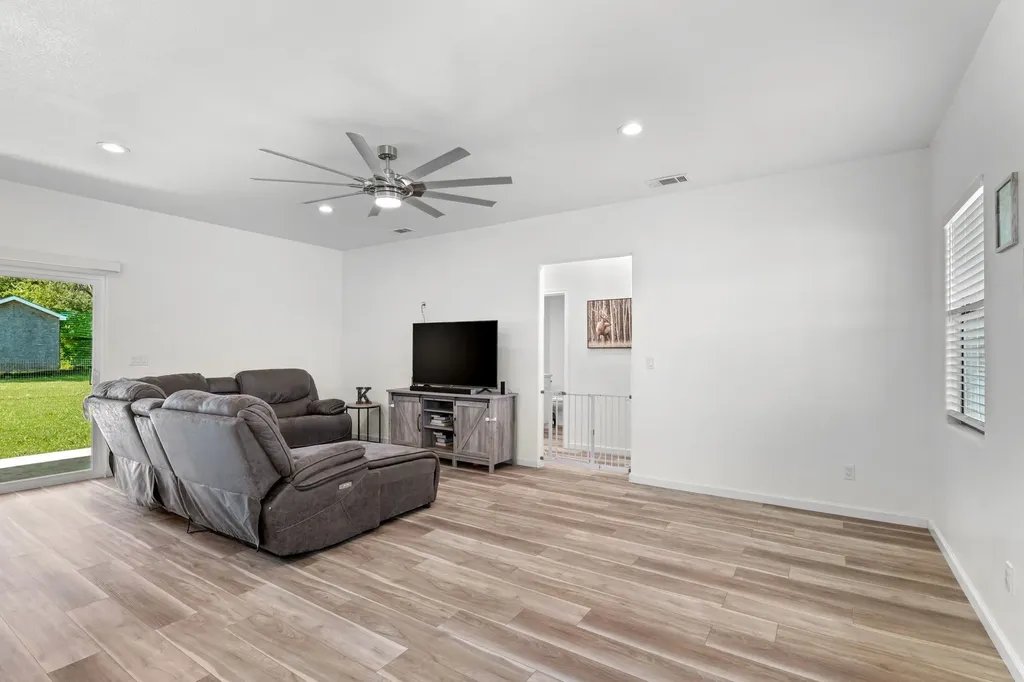 304 E Adams Street Riesel TX 76682