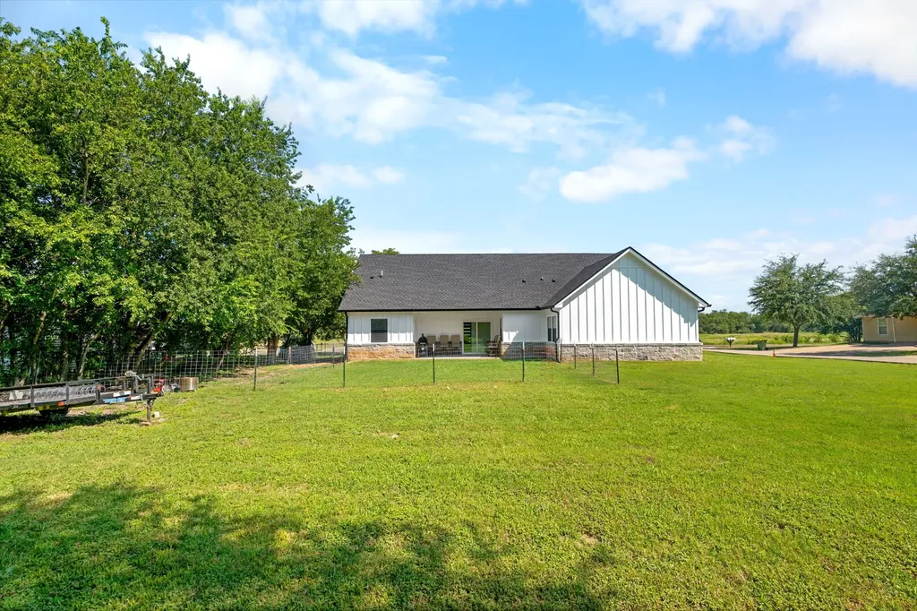 304 E Adams Street Riesel TX 76682