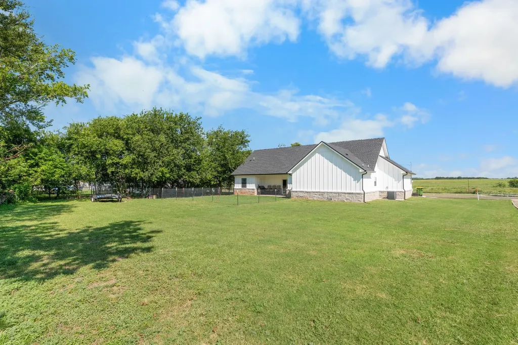 304 E Adams Street Riesel TX 76682