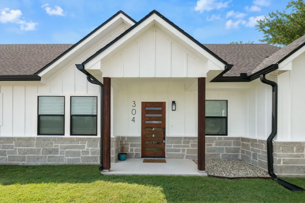 304 E Adams Street Riesel TX 76682