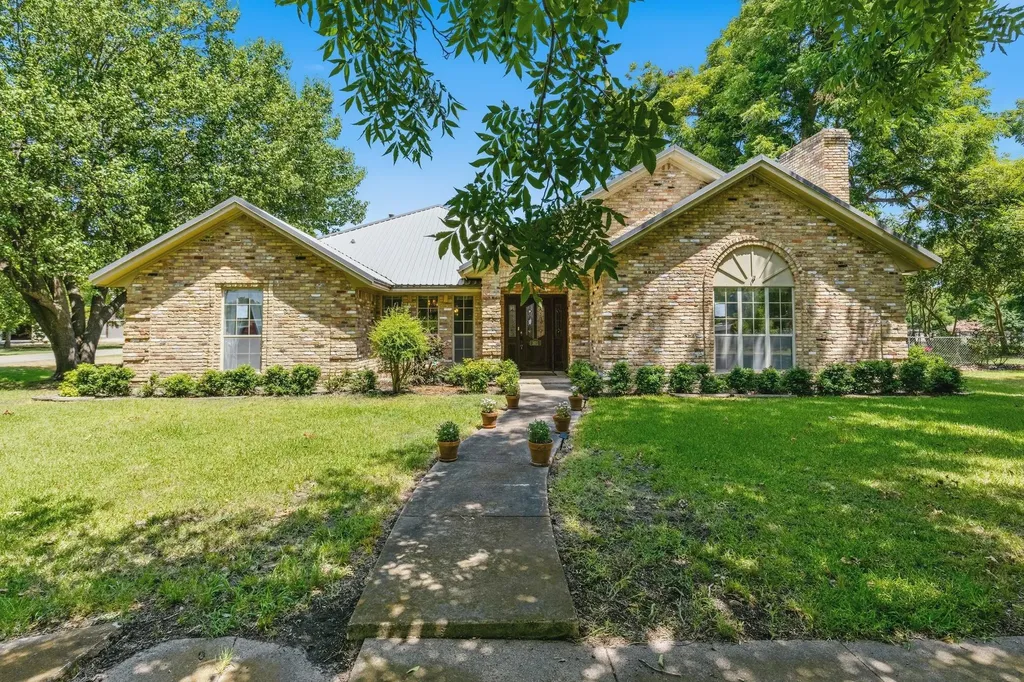 301 Paris Street Pecan Gap TX 75469