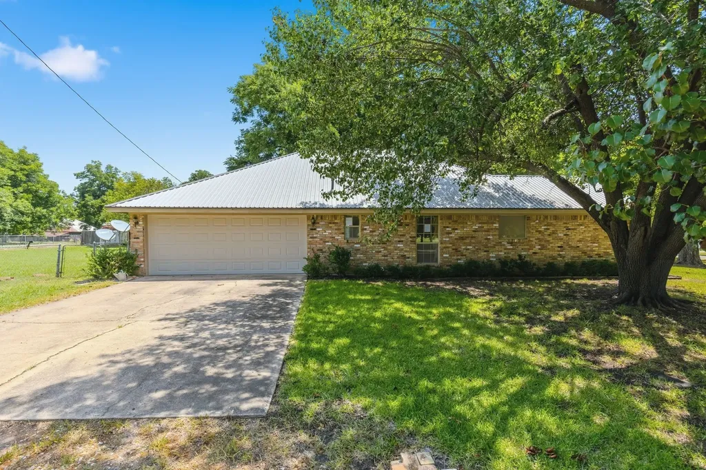 301 Paris Street Pecan Gap TX 75469
