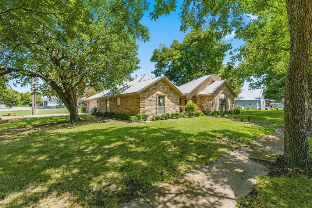 301 Paris Street Pecan Gap TX 75469
