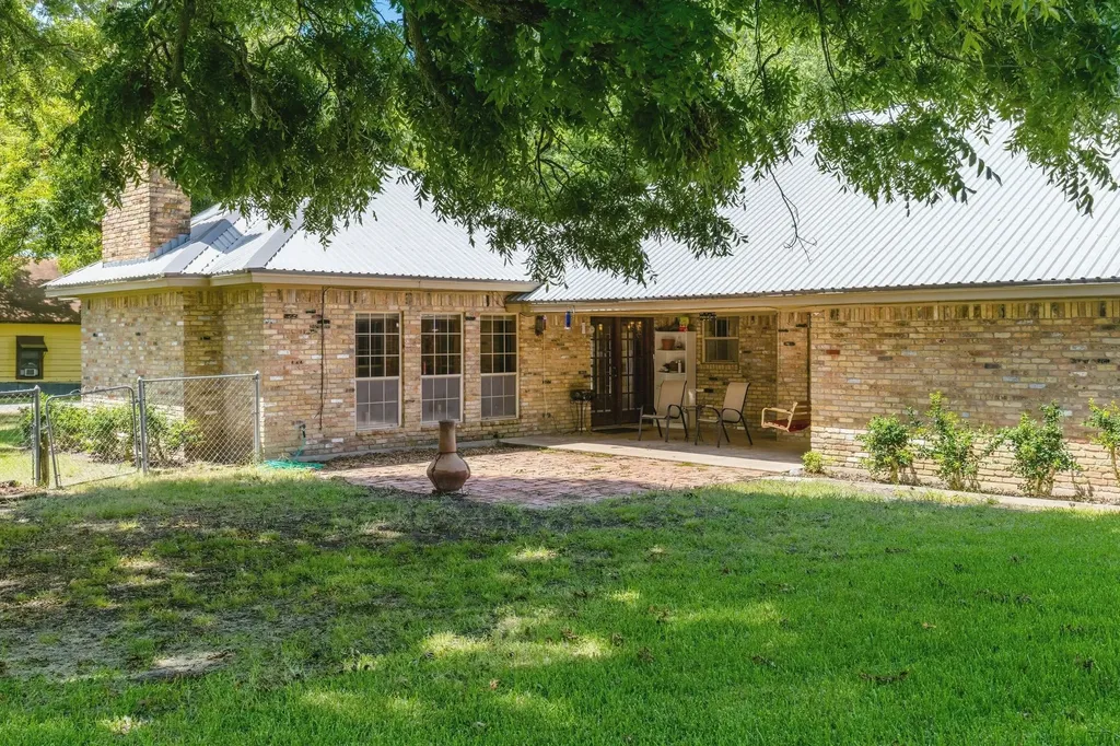 301 Paris Street Pecan Gap TX 75469