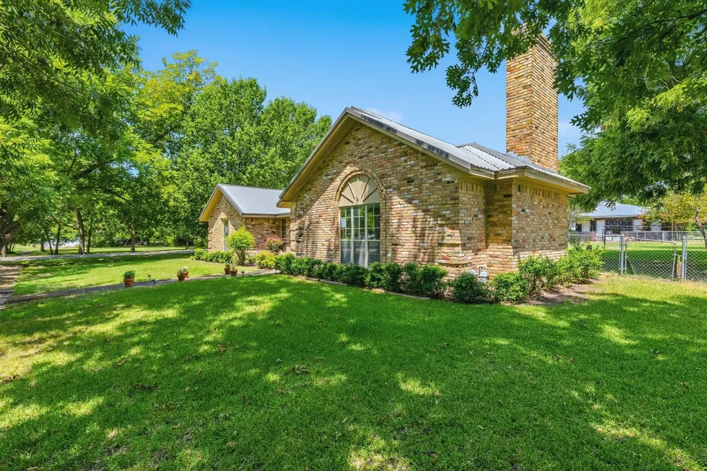 301 Paris Street Pecan Gap TX 75469
