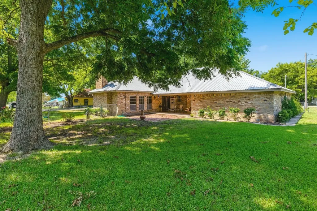 301 Paris Street Pecan Gap TX 75469