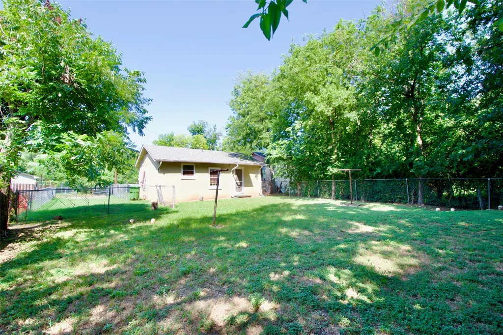 2015 N 12th Street Waco TX 76708