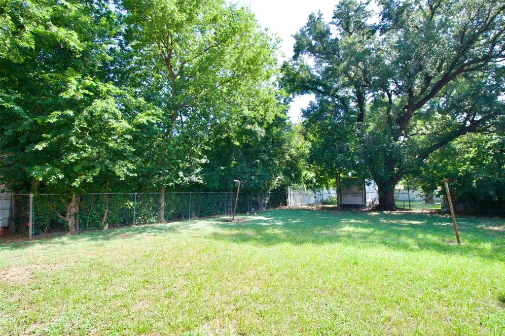 2015 N 12th Street Waco TX 76708