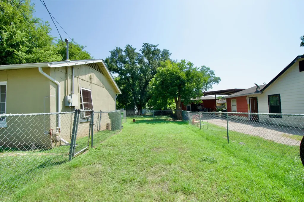 2015 N 12th Street Waco TX 76708