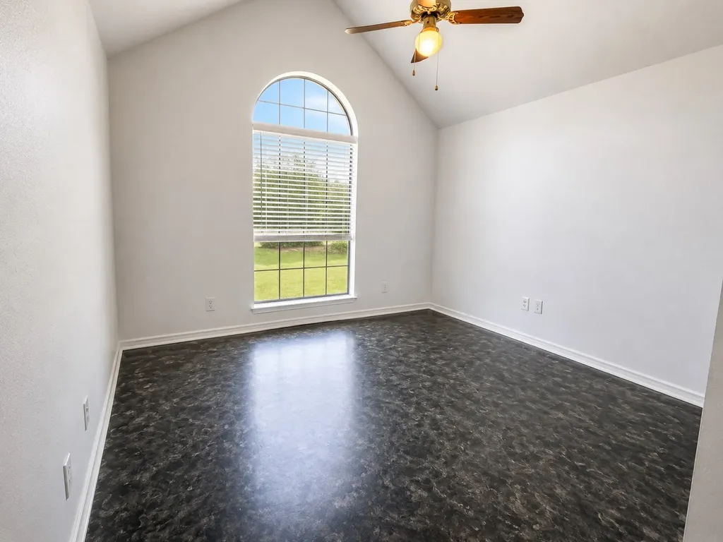 177 County Road 4917 Newark TX 76071