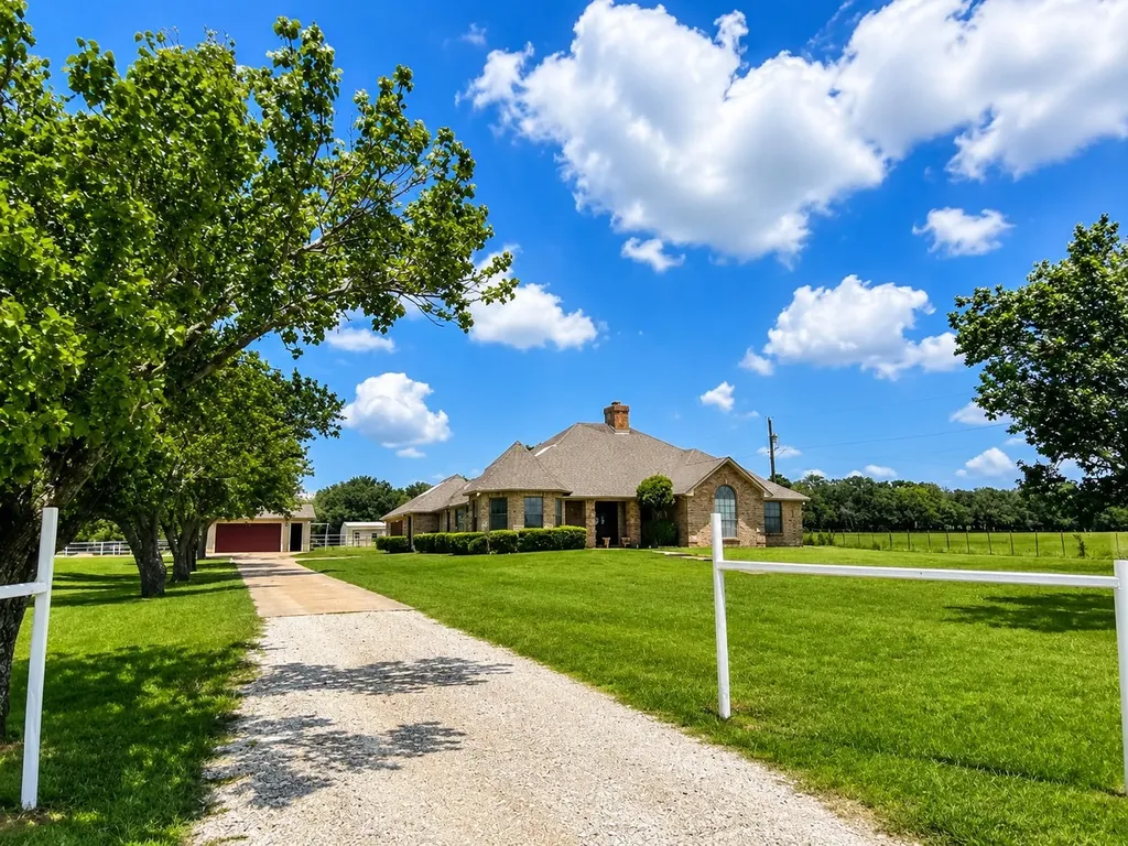 177 County Road 4917 Newark TX 76071