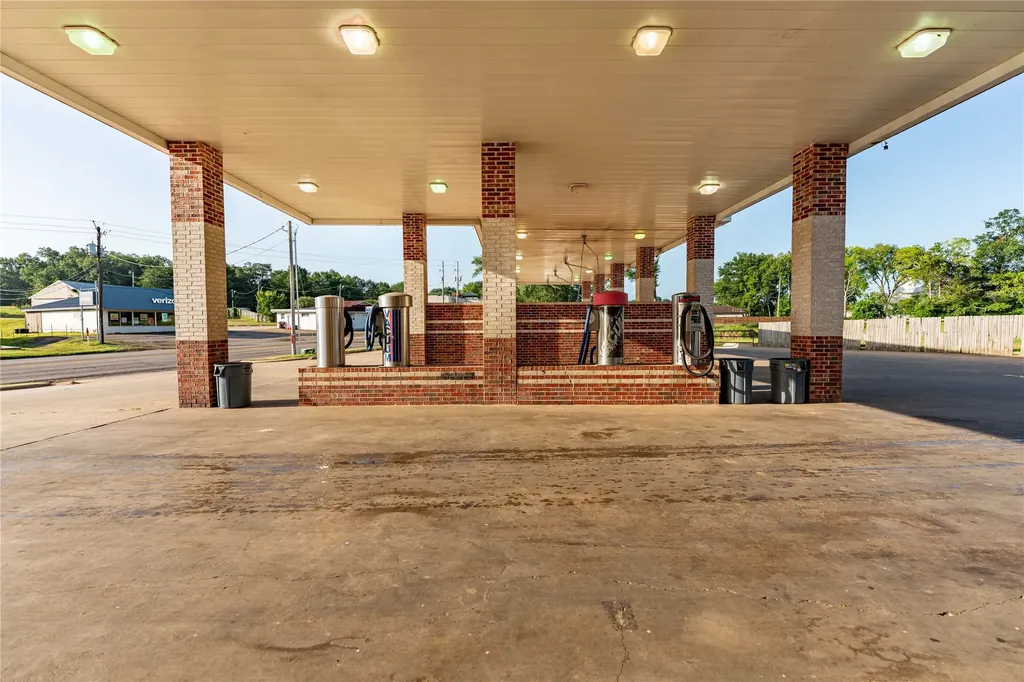 109 S Greer Boulevard Pittsburg TX 75686