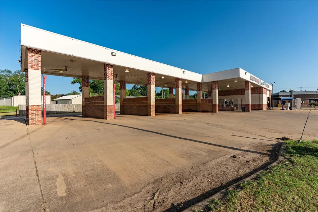 109 S Greer Boulevard Pittsburg TX 75686