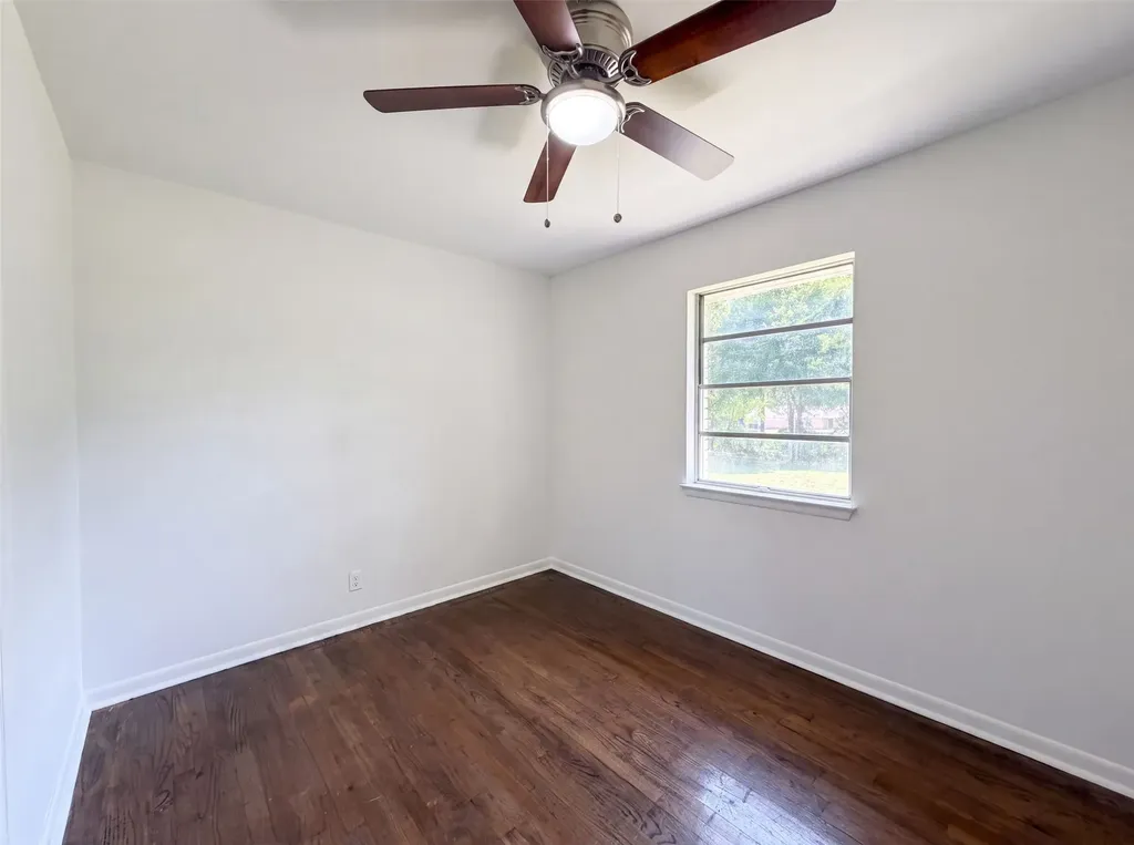 1213 S Ridgeway Drive Cleburne TX 76033