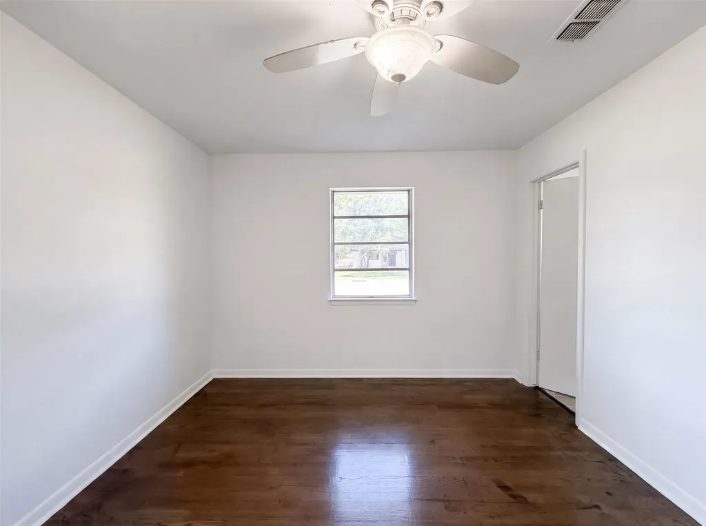 1213 S Ridgeway Drive Cleburne TX 76033