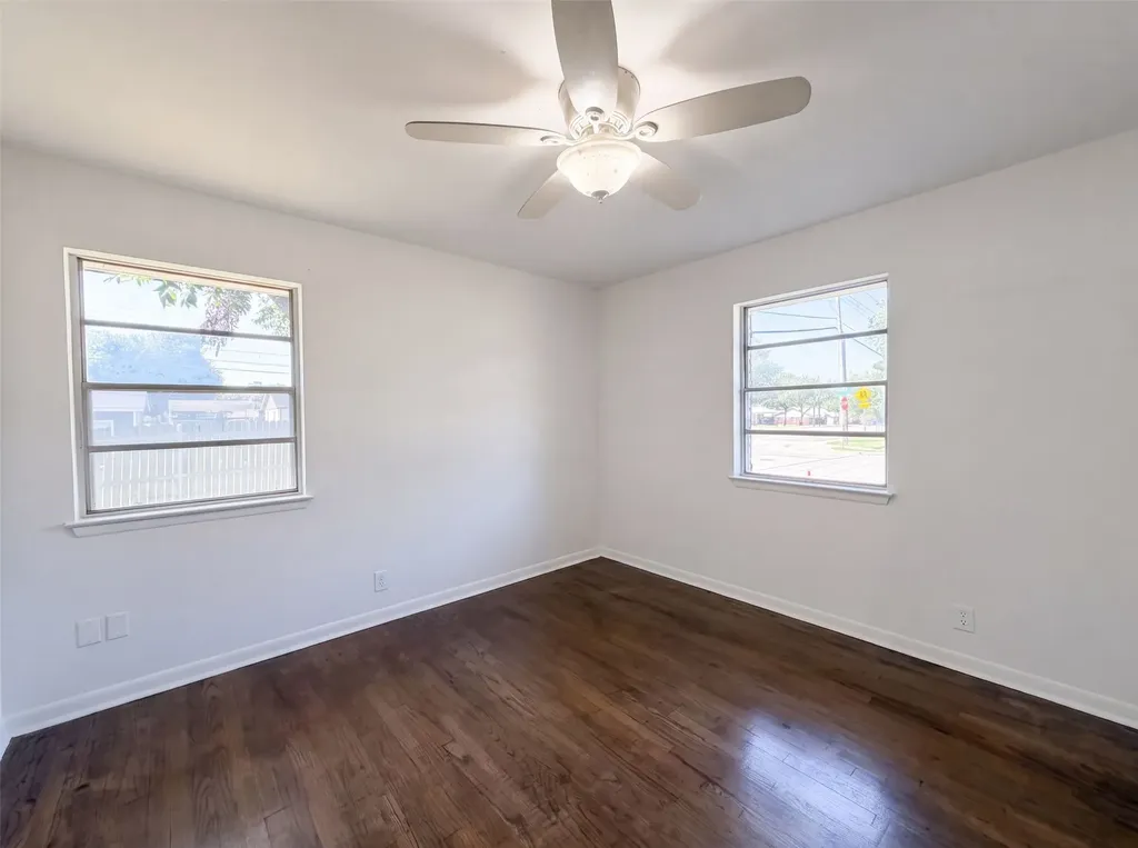 1213 S Ridgeway Drive Cleburne TX 76033