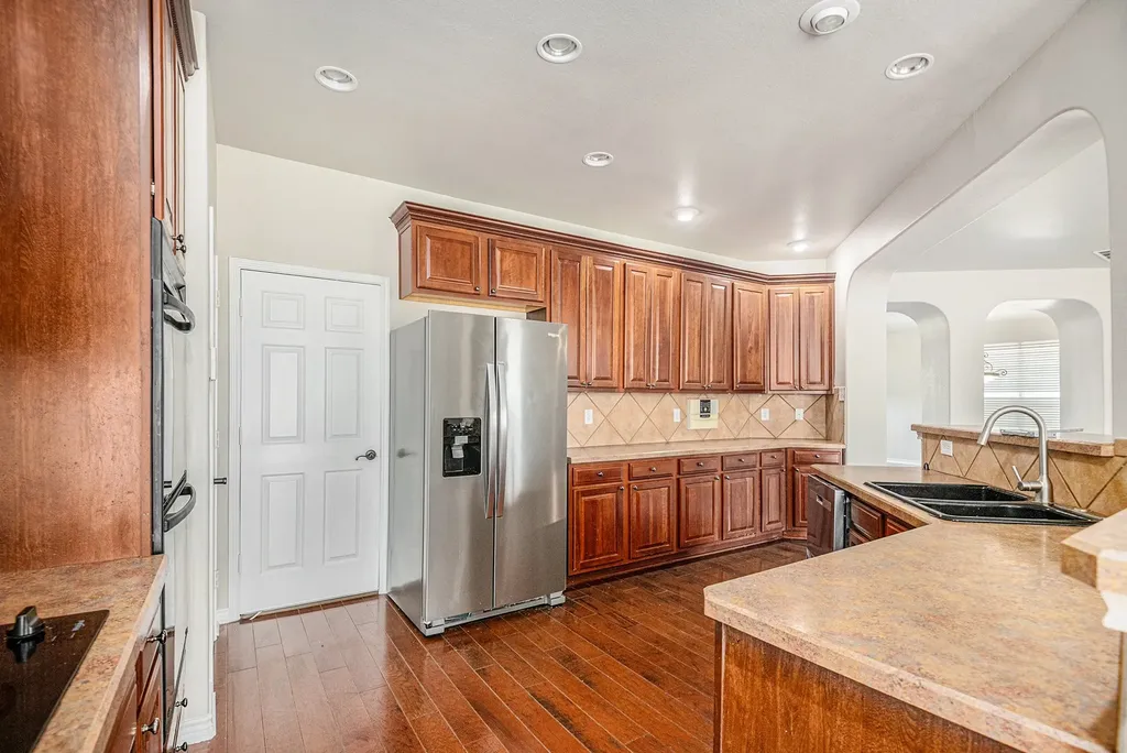 605 Port Royale Way Euless TX 76039