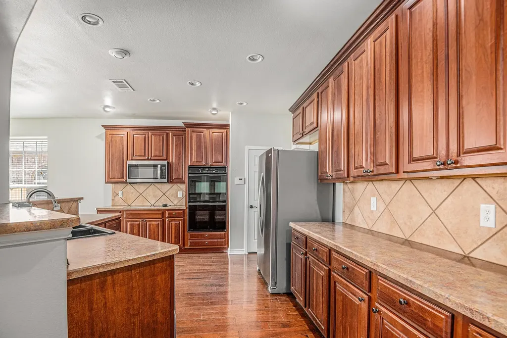 605 Port Royale Way Euless TX 76039