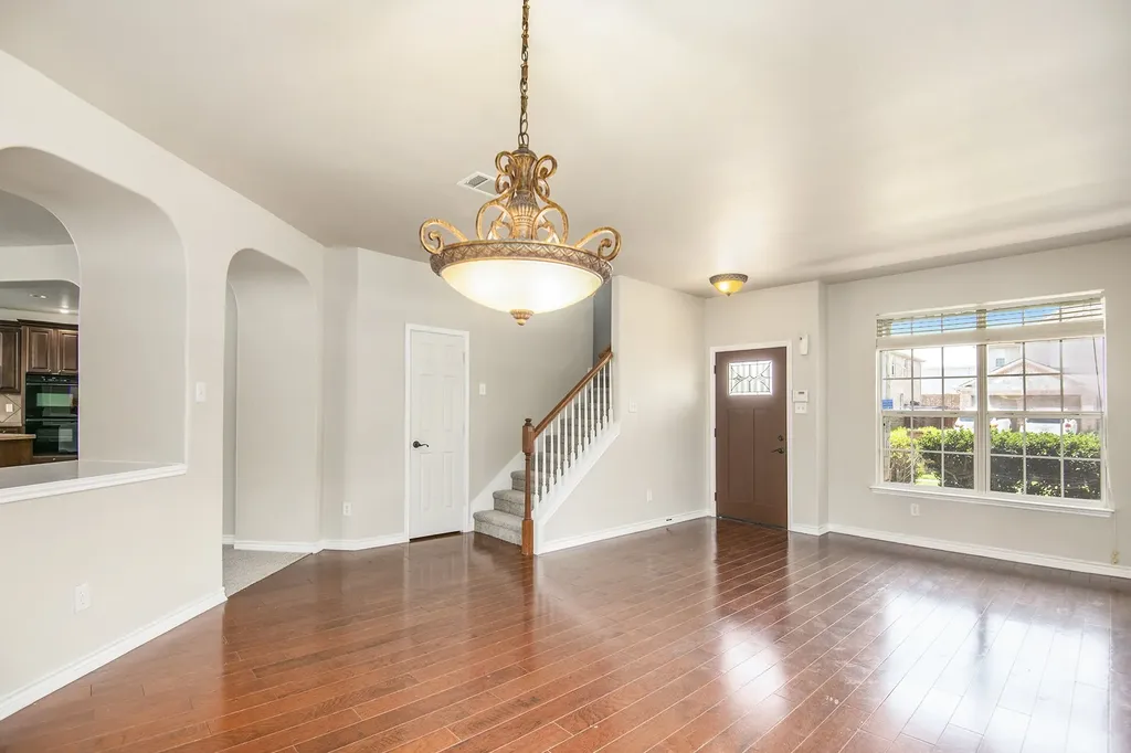 605 Port Royale Way Euless TX 76039