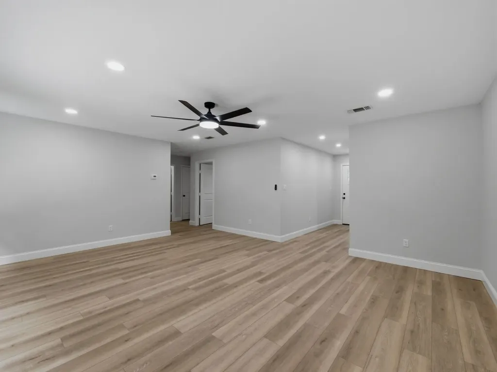 105 E Foggle Street Athens TX 75751
