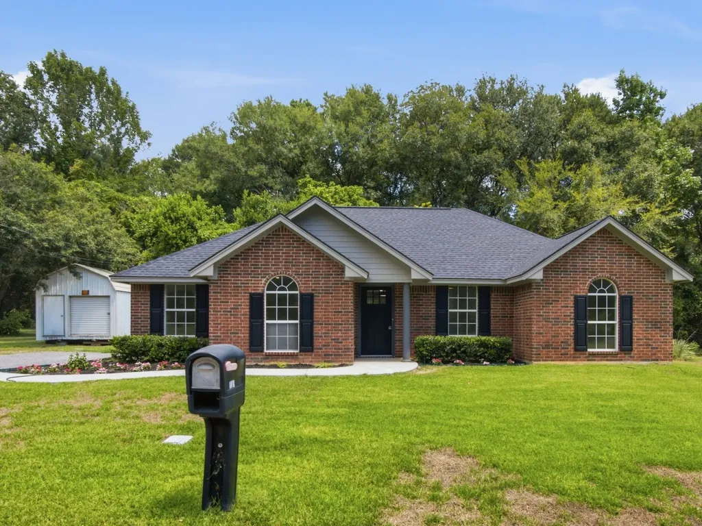105 E Foggle Street Athens TX 75751