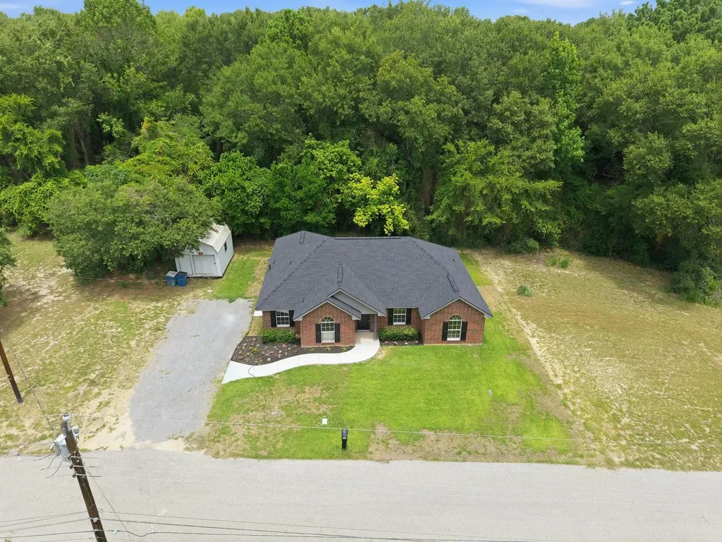 105 E Foggle Street Athens TX 75751