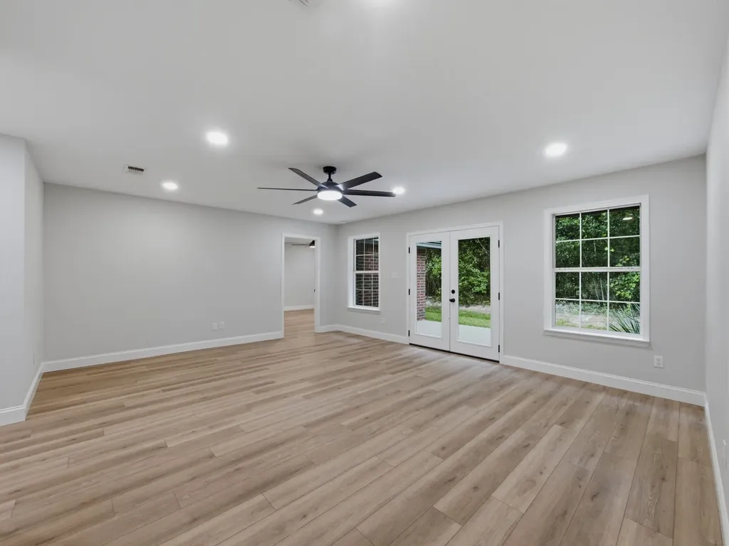 105 E Foggle Street Athens TX 75751