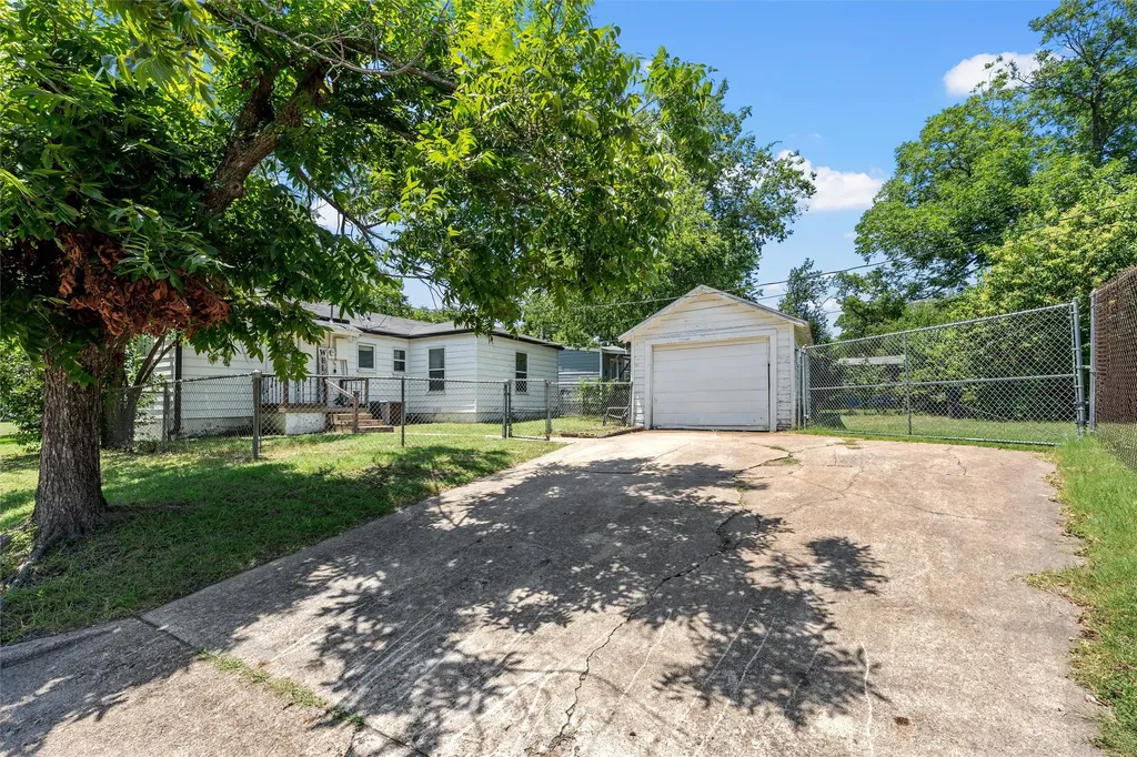 2701 Herring Avenue Waco TX 76708