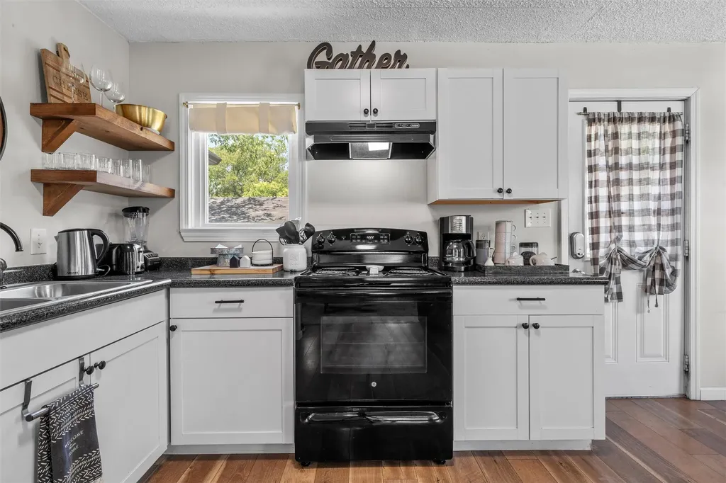 2701 Herring Avenue Waco TX 76708