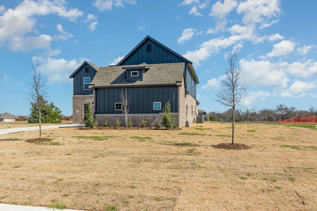 610 Crystal Lake Lane Red Oak TX 75154